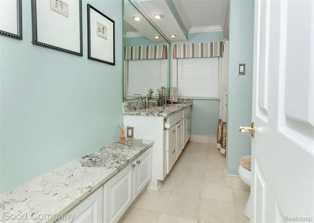 32291 Verona Circle Beverly Hills Village MI 48025
