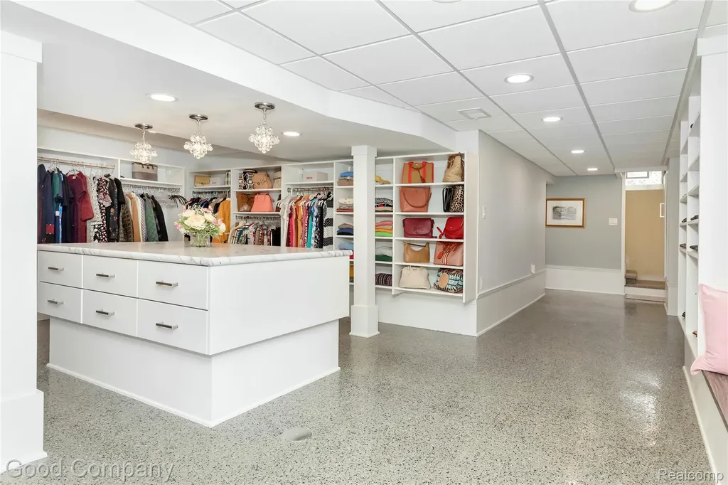 32291 Verona Circle Beverly Hills Village MI 48025