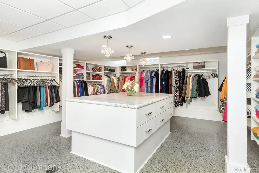 32291 Verona Circle Beverly Hills Village MI 48025