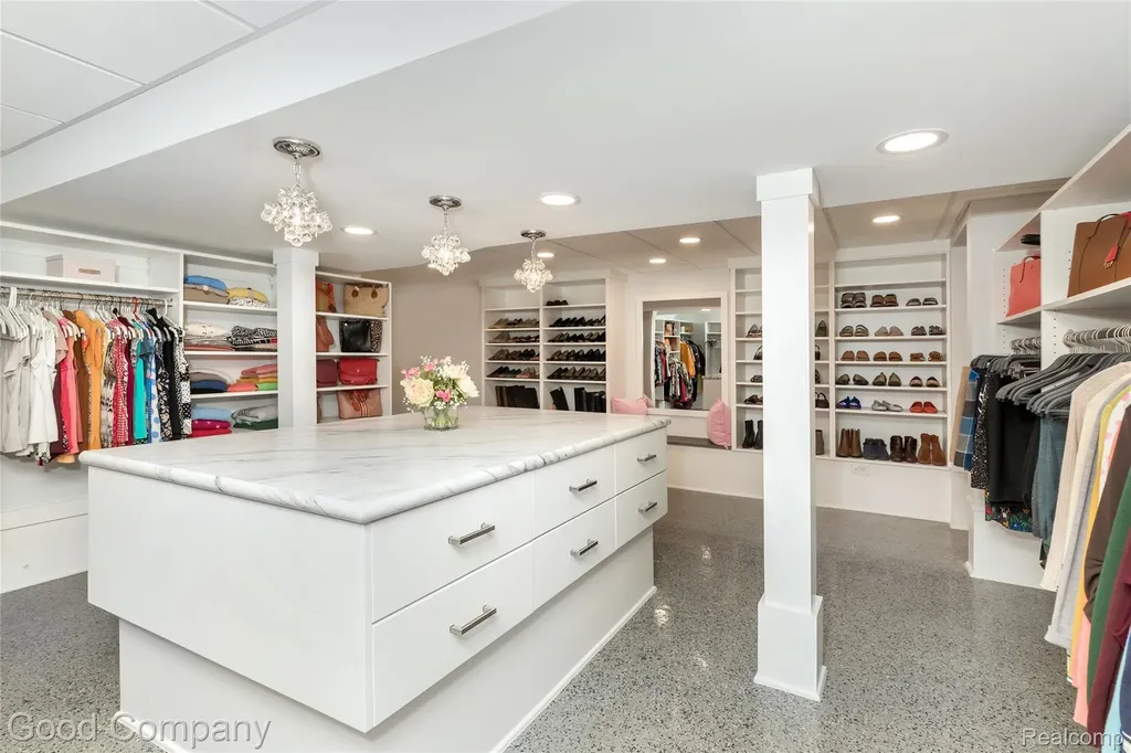 32291 Verona Circle Beverly Hills Village MI 48025