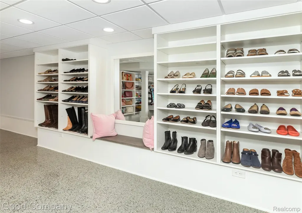 32291 Verona Circle Beverly Hills Village MI 48025