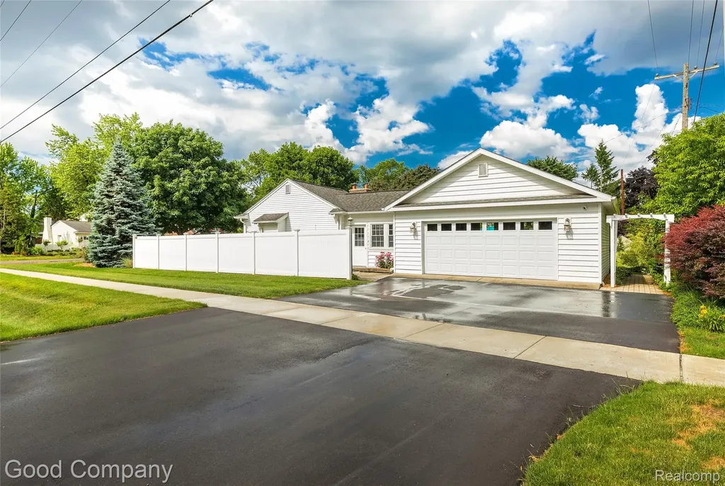 32291 Verona Circle Beverly Hills Village MI 48025