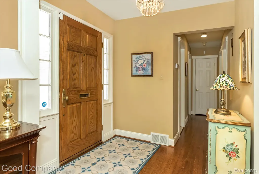 32291 Verona Circle Beverly Hills Village MI 48025