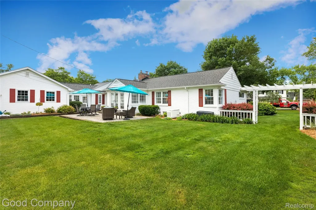 32291 Verona Circle Beverly Hills Village MI 48025