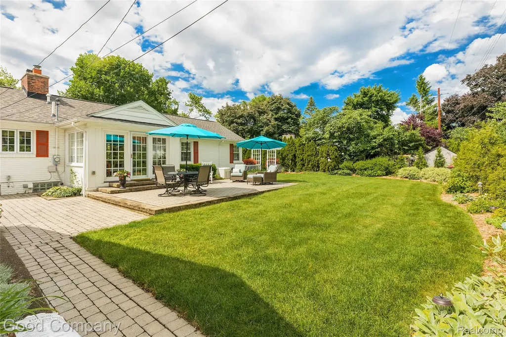 32291 Verona Circle Beverly Hills Village MI 48025