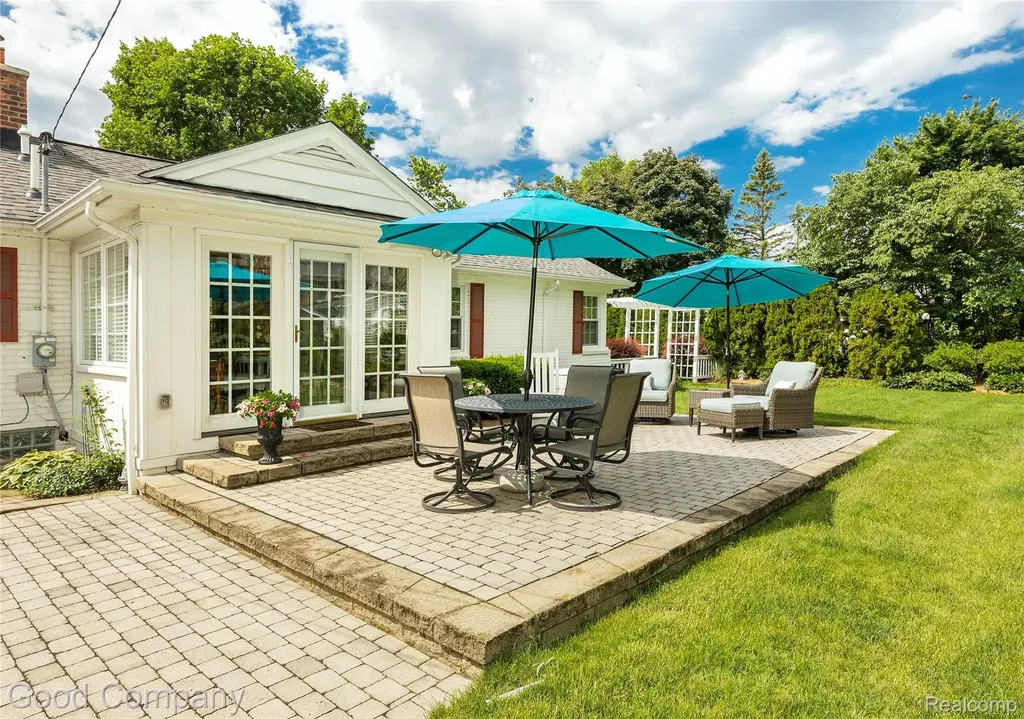32291 Verona Circle Beverly Hills Village MI 48025