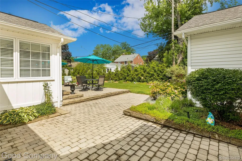32291 Verona Circle Beverly Hills Village MI 48025
