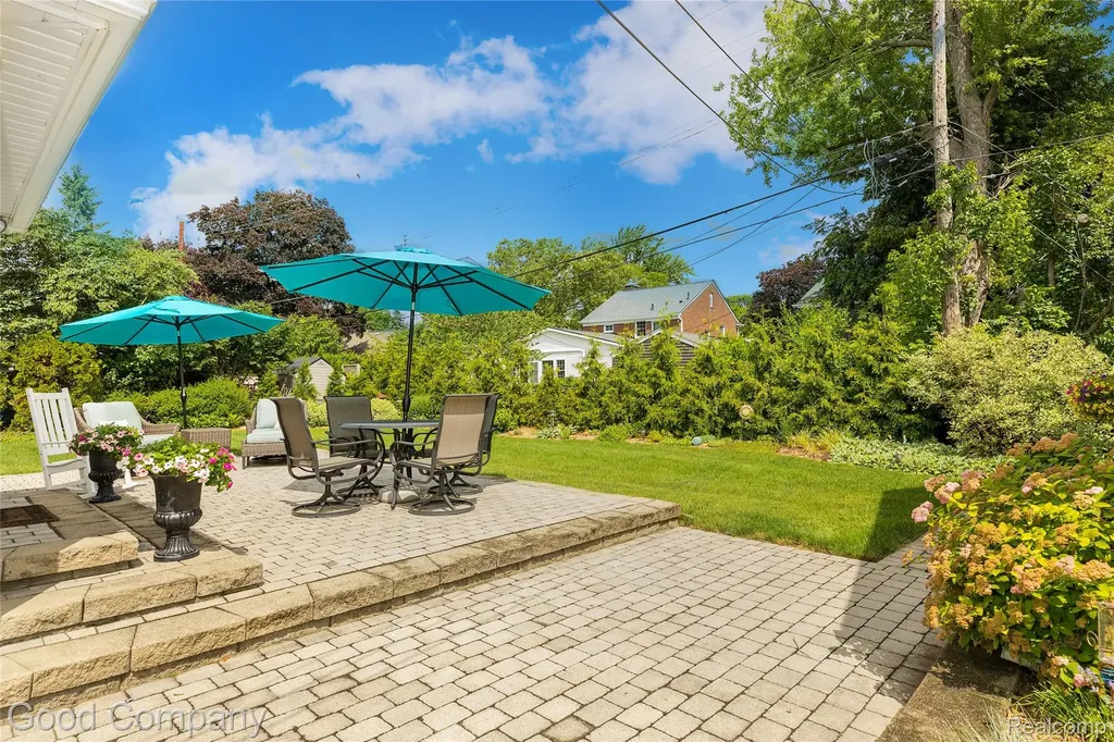 32291 Verona Circle Beverly Hills Village MI 48025