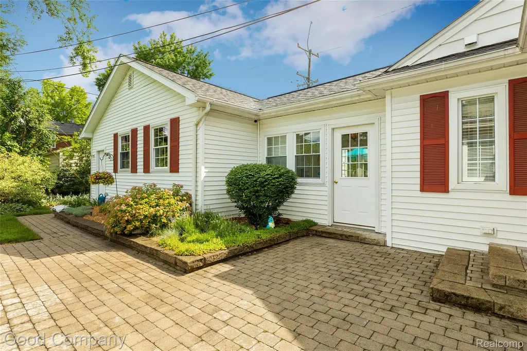 32291 Verona Circle Beverly Hills Village MI 48025