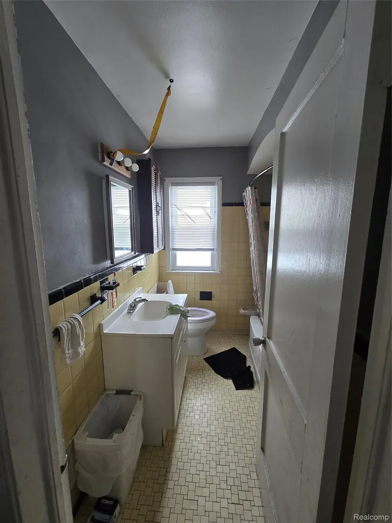 20521 Strasburg Street Detroit City MI 48205