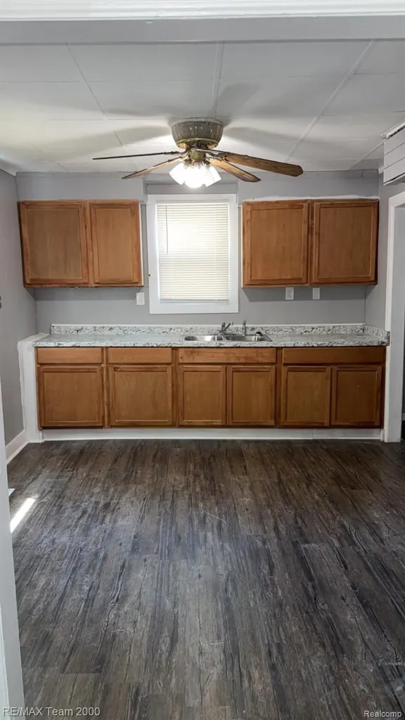 7128 Cherokee Avenue Taylor City MI 48180