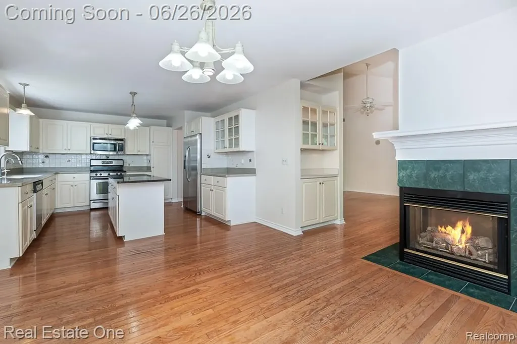 227 Bloomer Ridge Court Rochester City MI 48307
