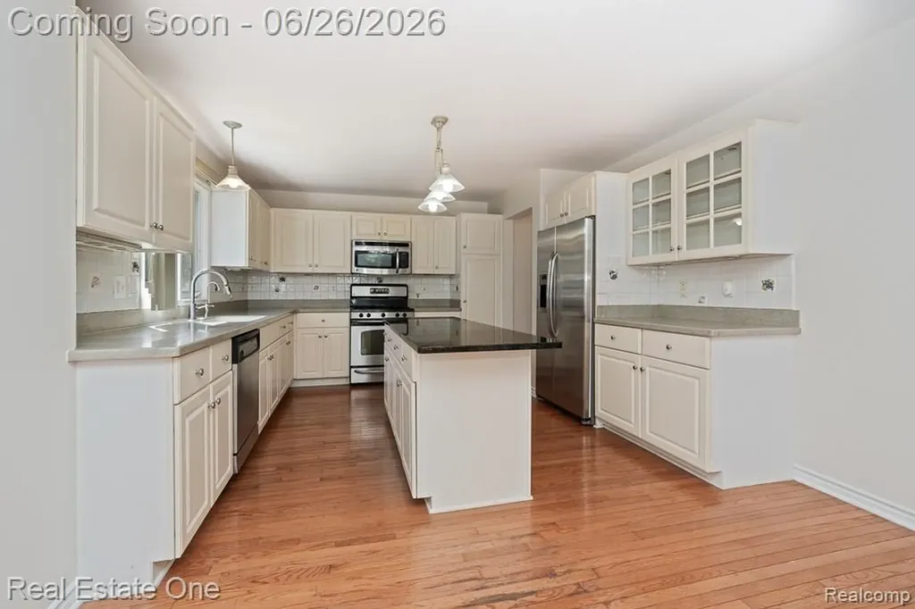 227 Bloomer Ridge Court Rochester City MI 48307