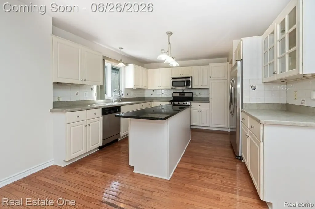 227 Bloomer Ridge Court Rochester City MI 48307