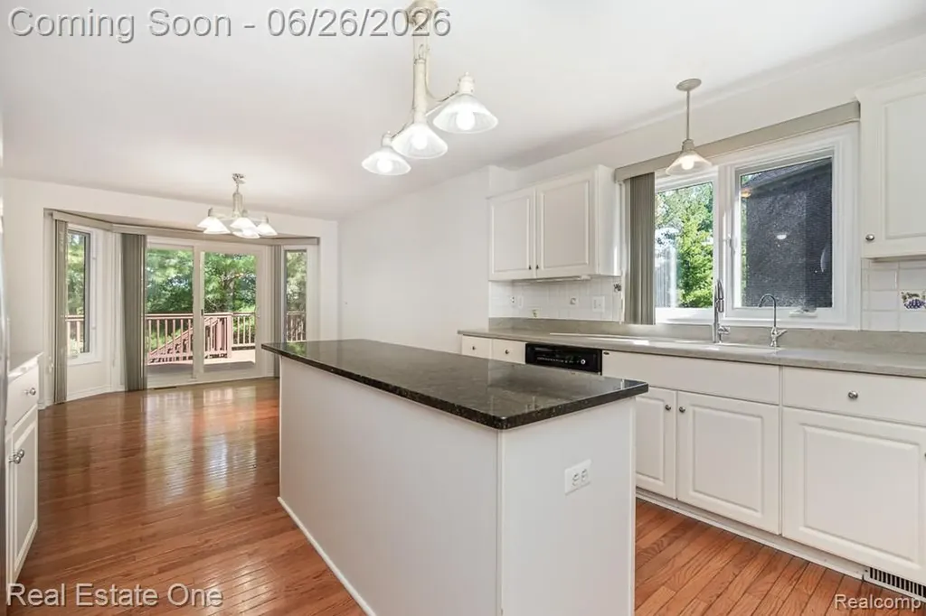 227 Bloomer Ridge Court Rochester City MI 48307
