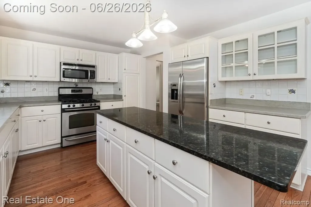 227 Bloomer Ridge Court Rochester City MI 48307