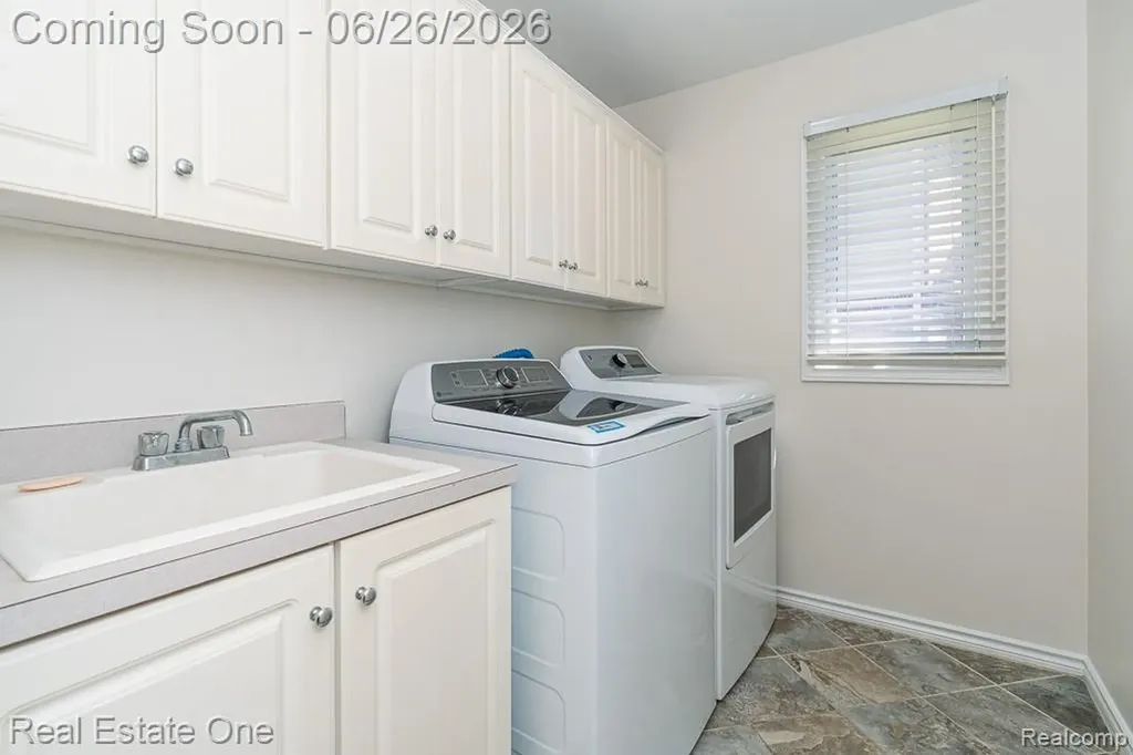 227 Bloomer Ridge Court Rochester City MI 48307