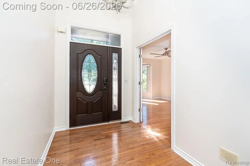 227 Bloomer Ridge Court Rochester City MI 48307