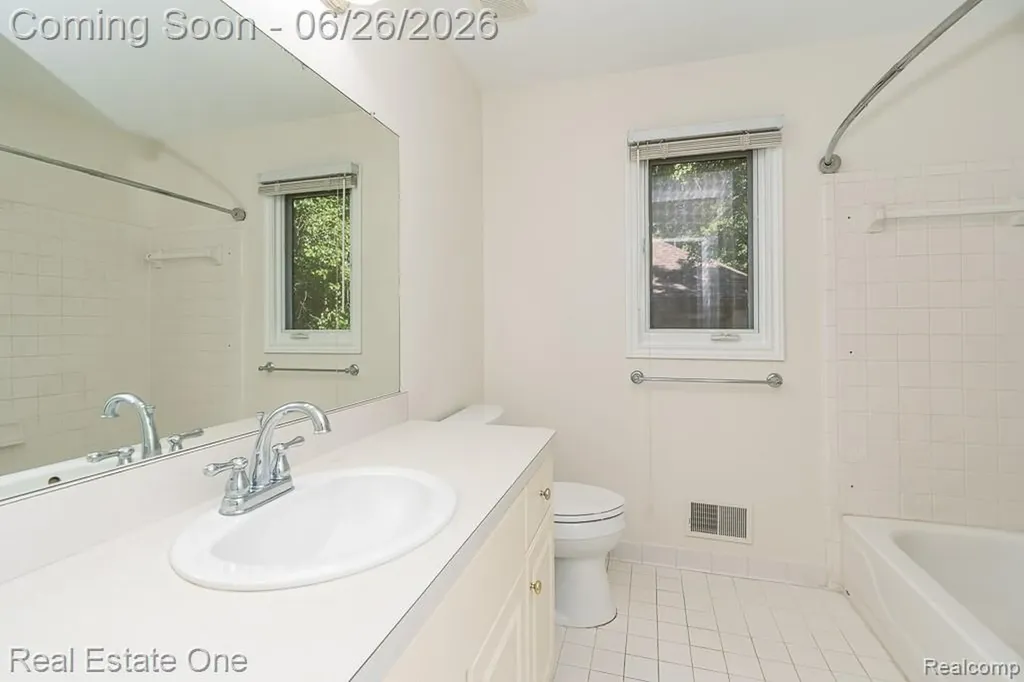 227 Bloomer Ridge Court Rochester City MI 48307