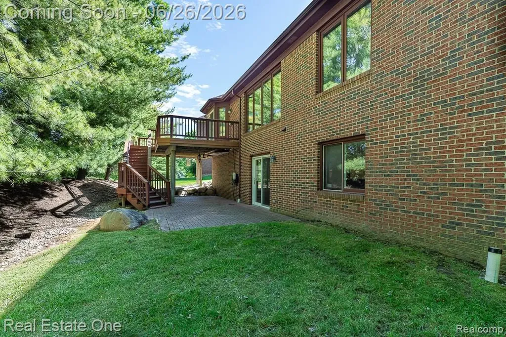 227 Bloomer Ridge Court Rochester City MI 48307