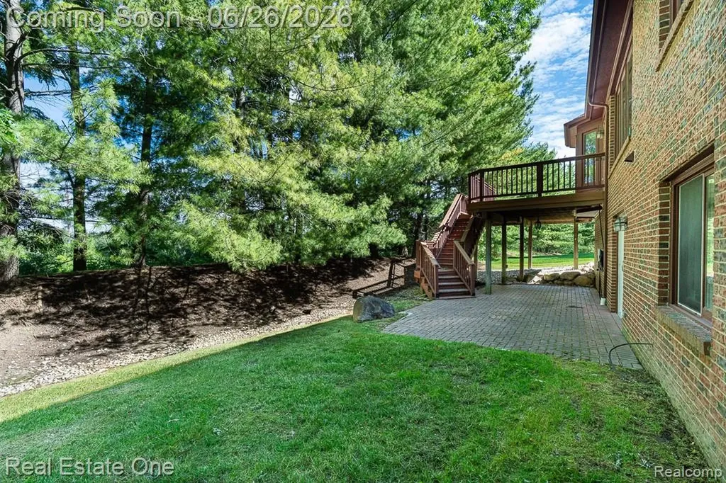 227 Bloomer Ridge Court Rochester City MI 48307