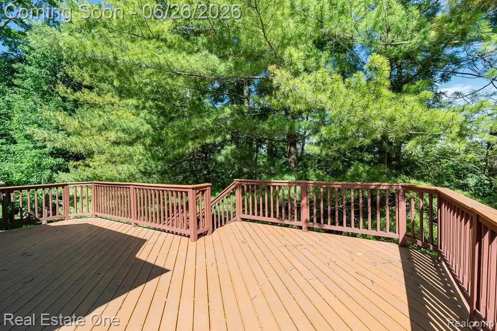 227 Bloomer Ridge Court Rochester City MI 48307
