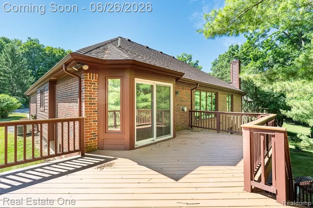 227 Bloomer Ridge Court Rochester City MI 48307