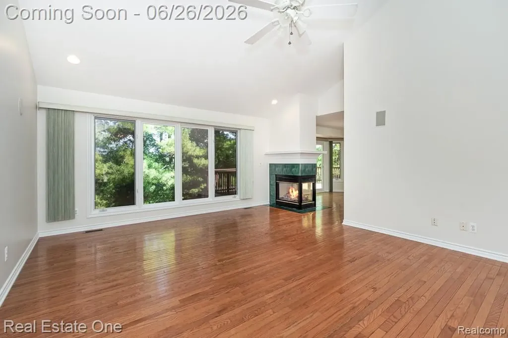 227 Bloomer Ridge Court Rochester City MI 48307