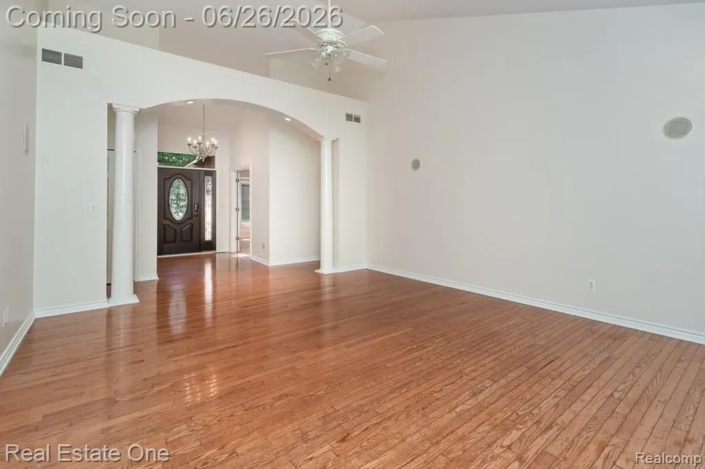 227 Bloomer Ridge Court Rochester City MI 48307