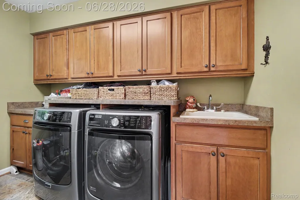 9230 Kelly Lake Drive Springfield Charter Township MI 48348