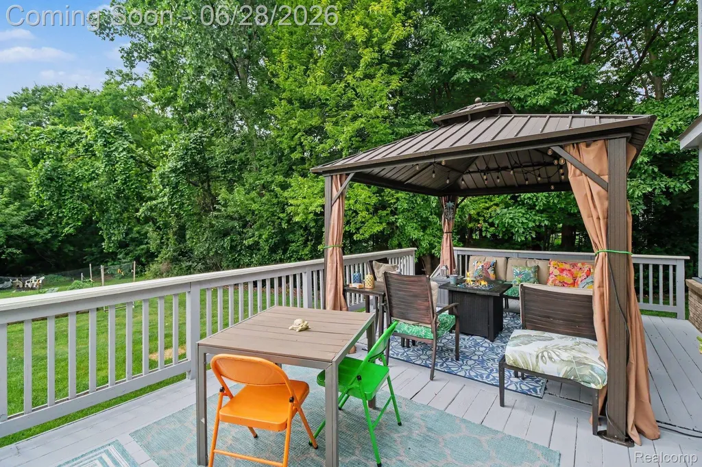 9230 Kelly Lake Drive Springfield Charter Township MI 48348