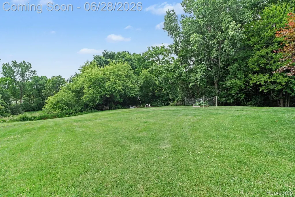 9230 Kelly Lake Drive Springfield Charter Township MI 48348