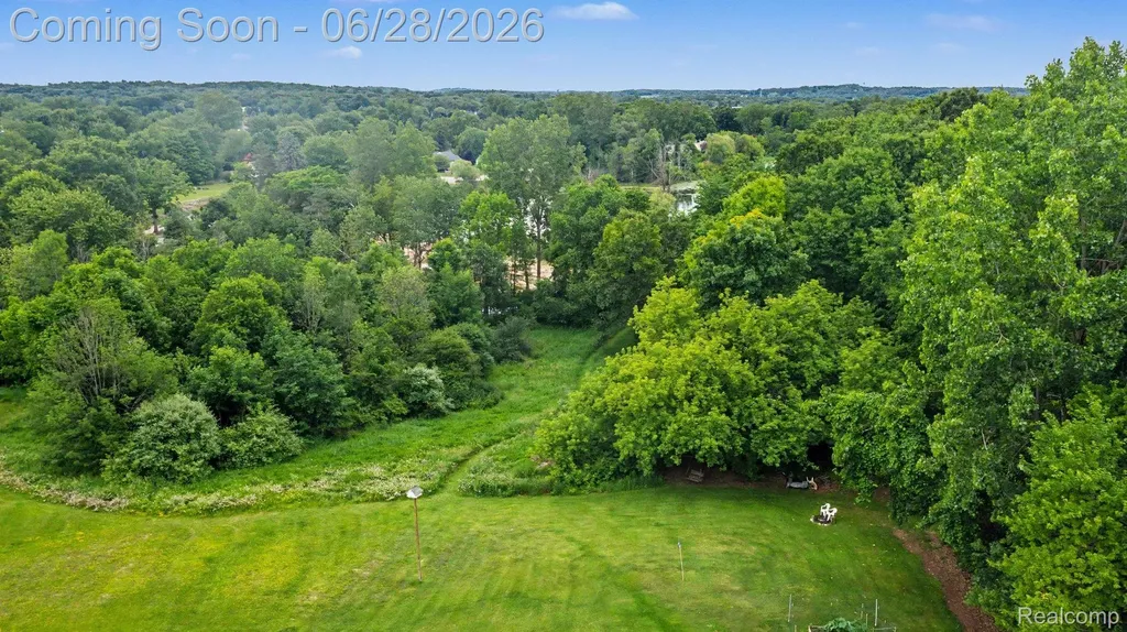 9230 Kelly Lake Drive Springfield Charter Township MI 48348