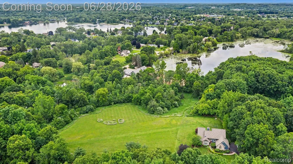 9230 Kelly Lake Drive Springfield Charter Township MI 48348