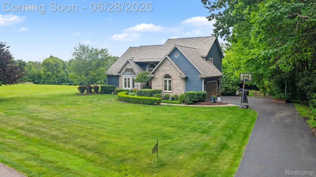 9230 Kelly Lake Drive Springfield Charter Township MI 48348