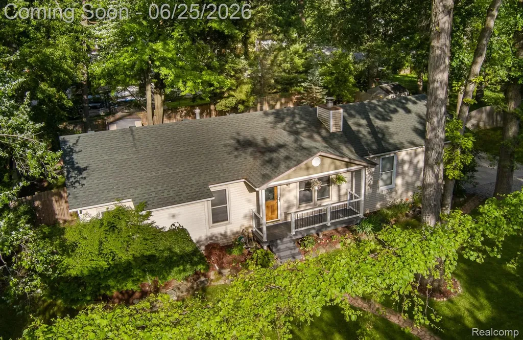 1665 Rosedale Street West Bloomfield Charter Township MI 48324