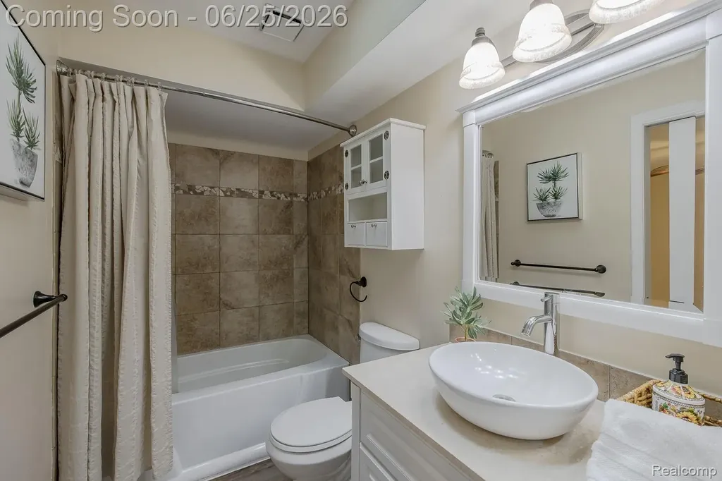 1665 Rosedale Street West Bloomfield Charter Township MI 48324