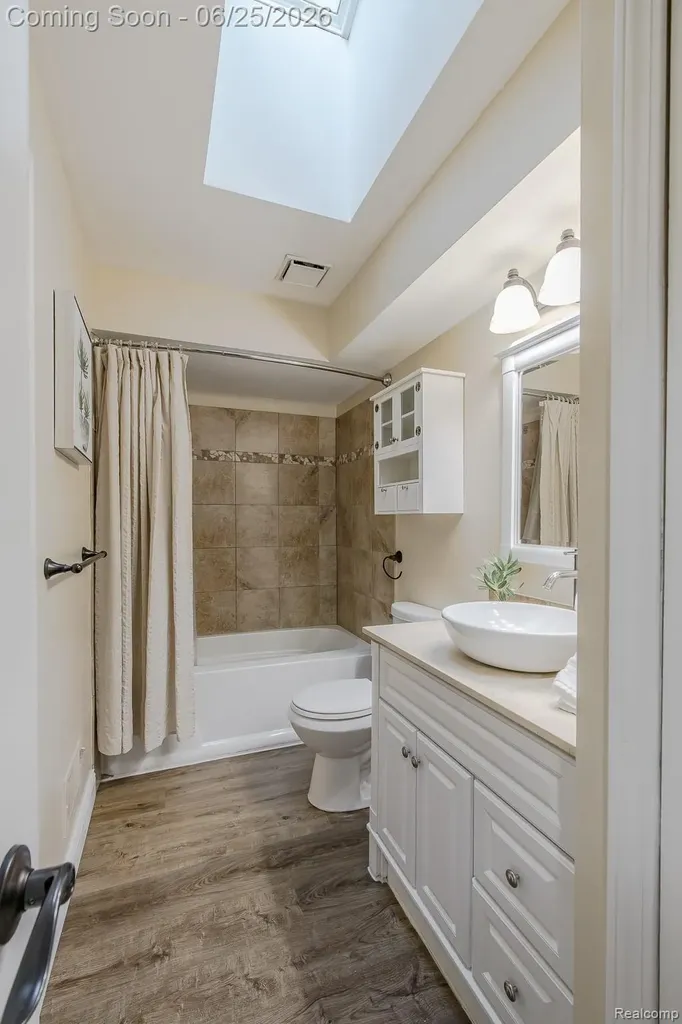 1665 Rosedale Street West Bloomfield Charter Township MI 48324