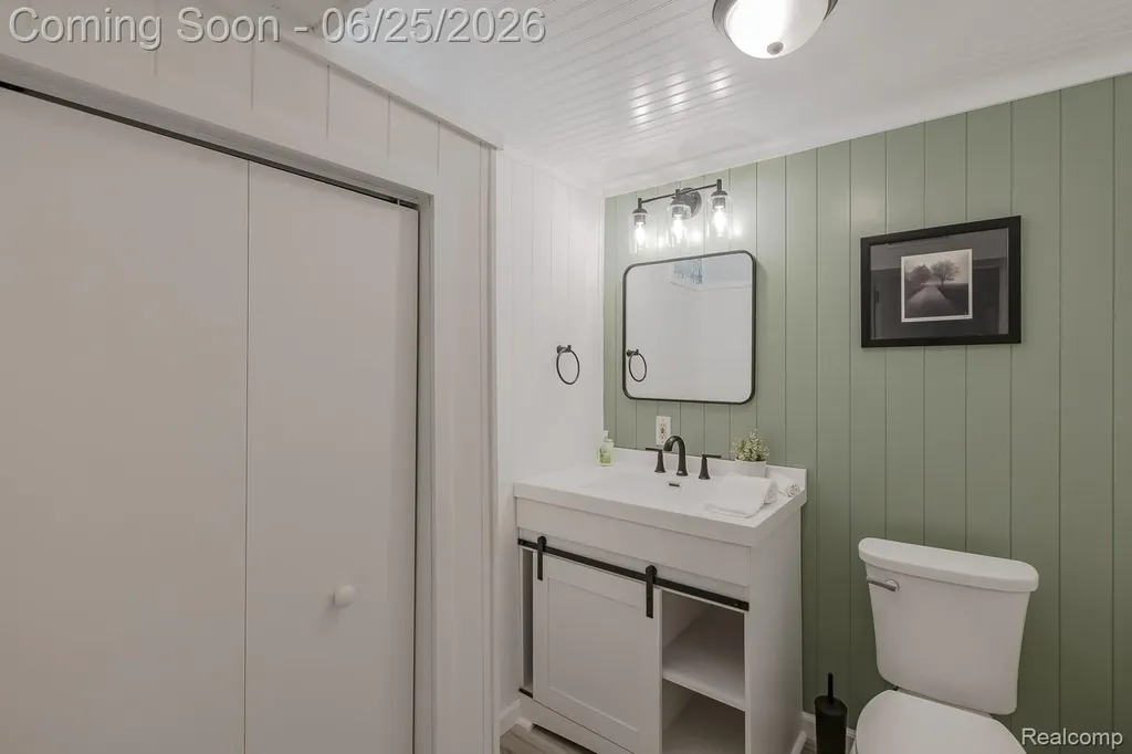 1665 Rosedale Street West Bloomfield Charter Township MI 48324