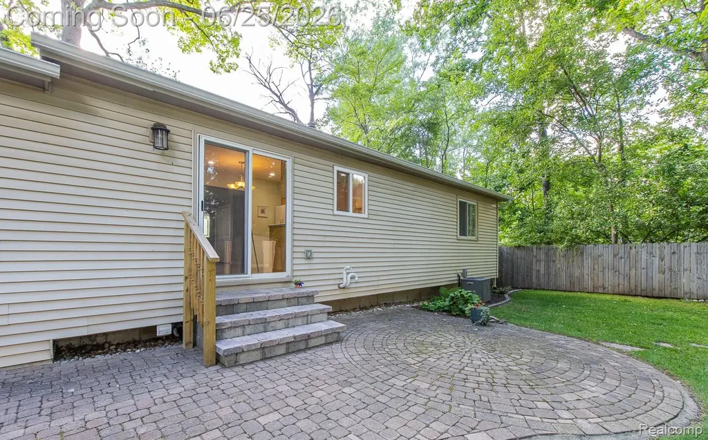 1665 Rosedale Street West Bloomfield Charter Township MI 48324