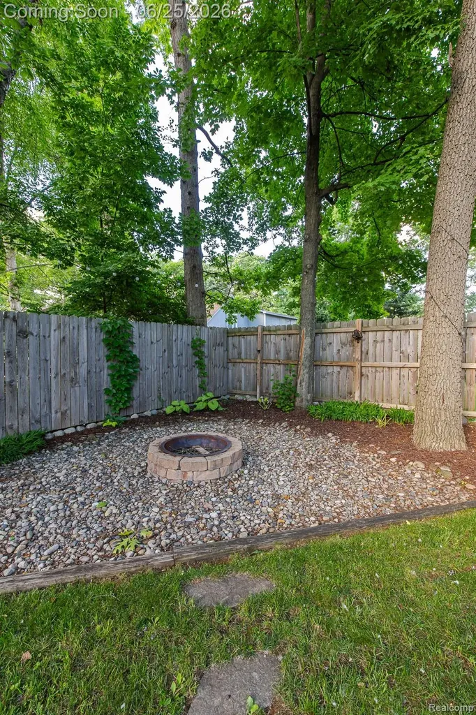1665 Rosedale Street West Bloomfield Charter Township MI 48324