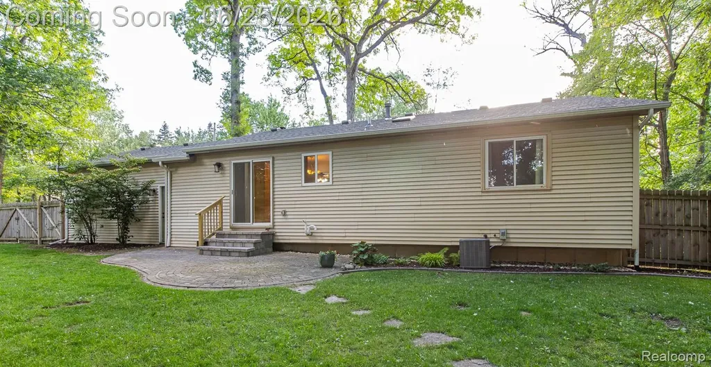 1665 Rosedale Street West Bloomfield Charter Township MI 48324