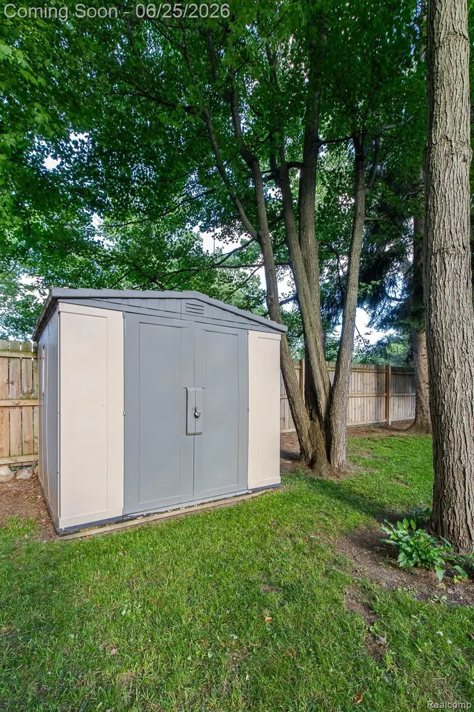 1665 Rosedale Street West Bloomfield Charter Township MI 48324
