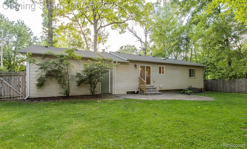 1665 Rosedale Street West Bloomfield Charter Township MI 48324