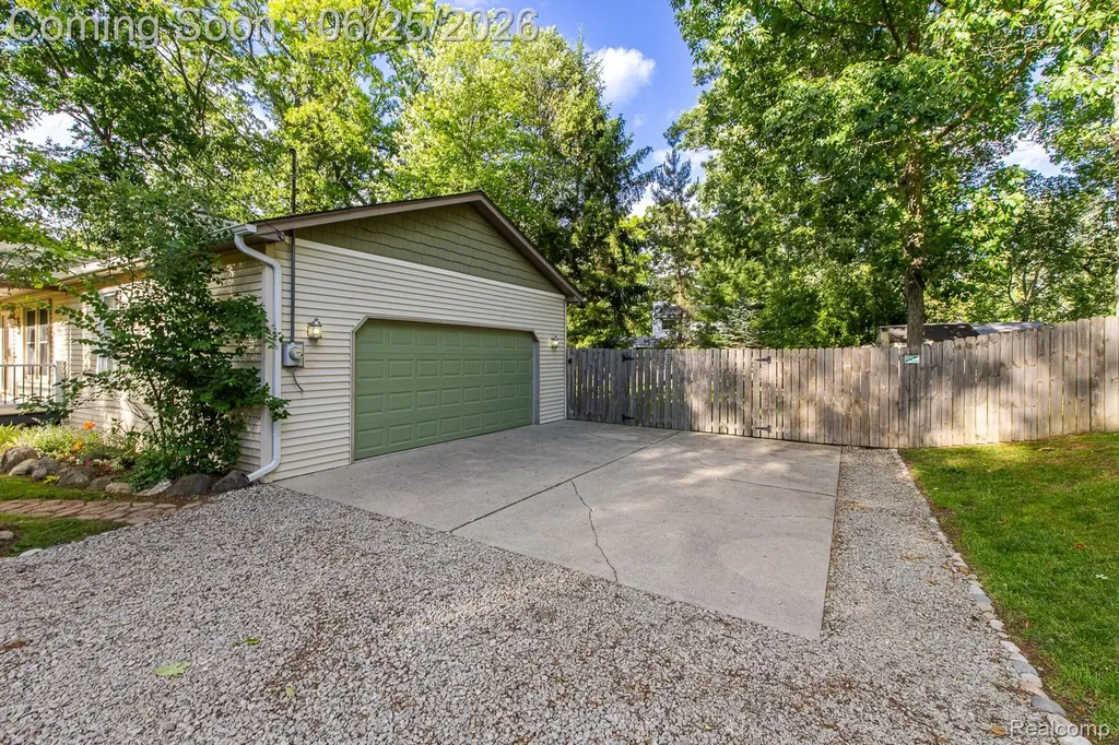 1665 Rosedale Street West Bloomfield Charter Township MI 48324