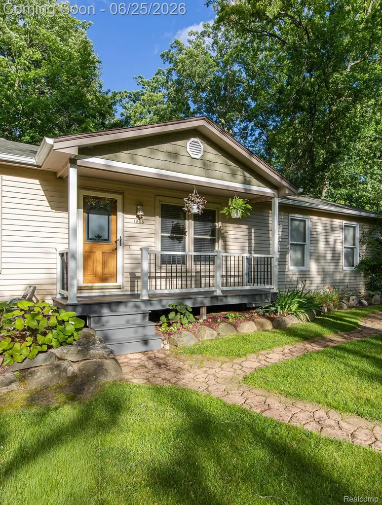 1665 Rosedale Street West Bloomfield Charter Township MI 48324