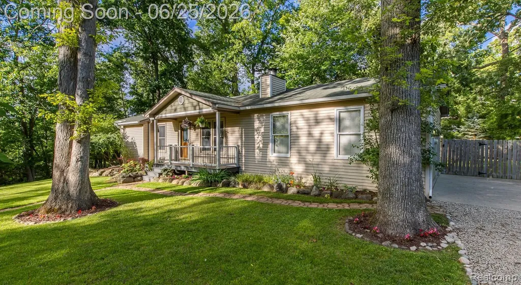 1665 Rosedale Street West Bloomfield Charter Township MI 48324