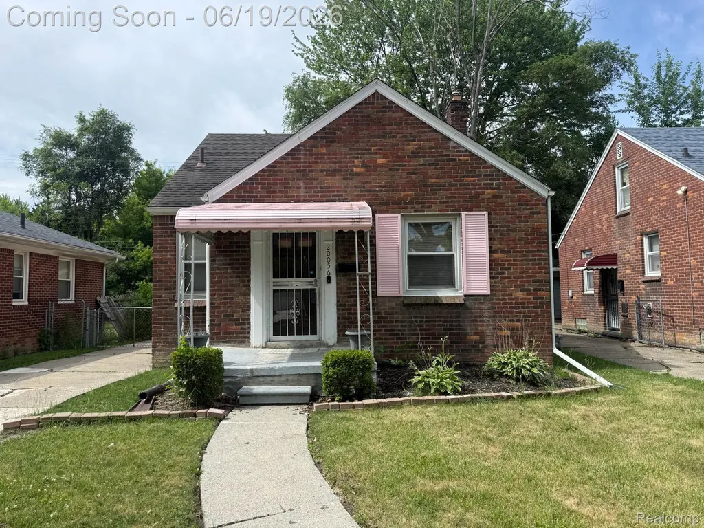 20056 Roscommon Street Harper Woods City MI 48225