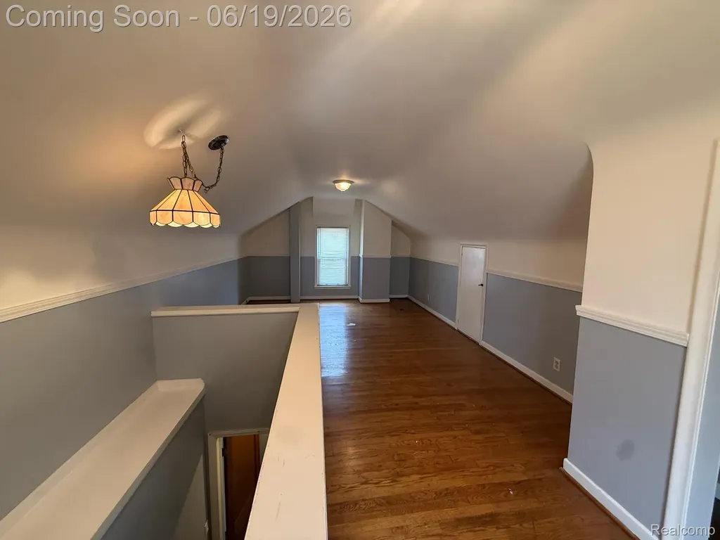 20056 Roscommon Street Harper Woods City MI 48225