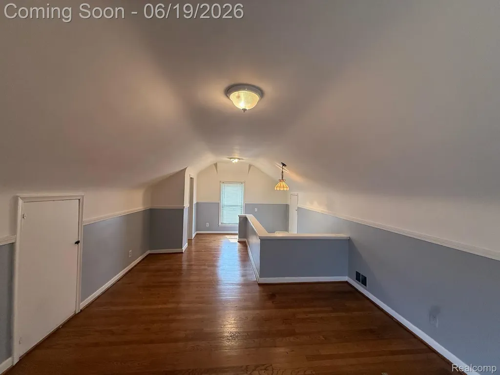 20056 Roscommon Street Harper Woods City MI 48225